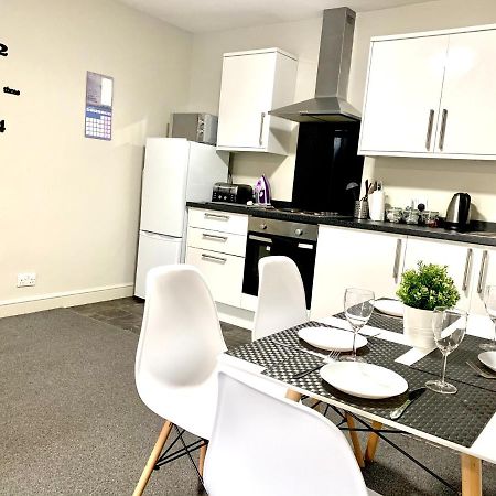 Free, Large Car Park Apartment Wakefield Luaran gambar