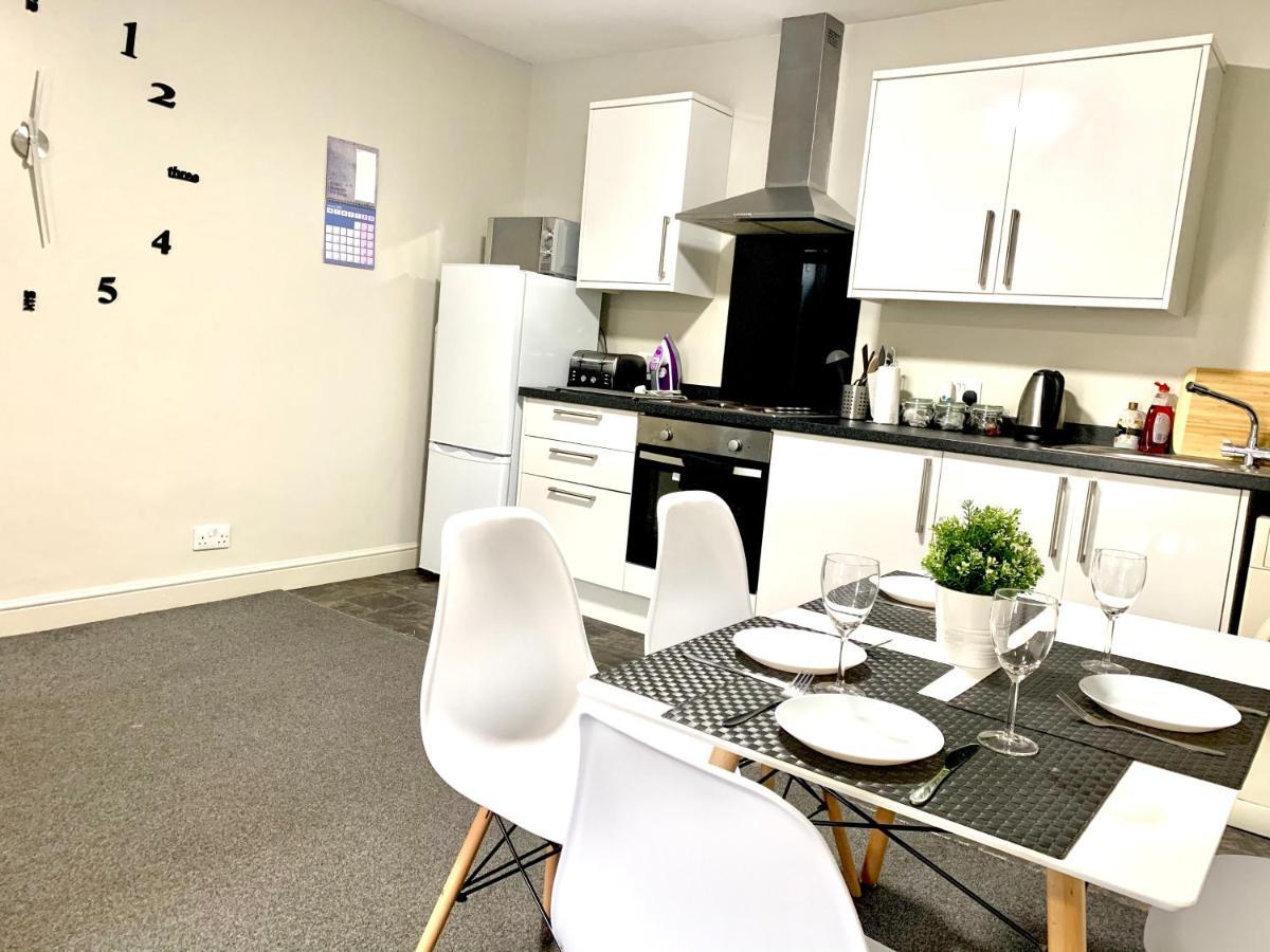 Free, Large Car Park Apartment Wakefield Luaran gambar