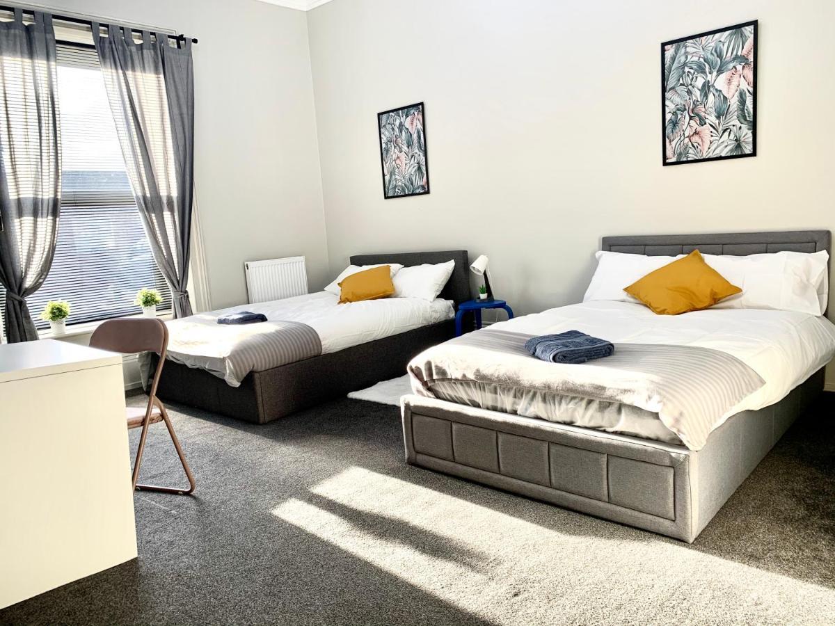 Free, Large Car Park Apartment Wakefield Luaran gambar