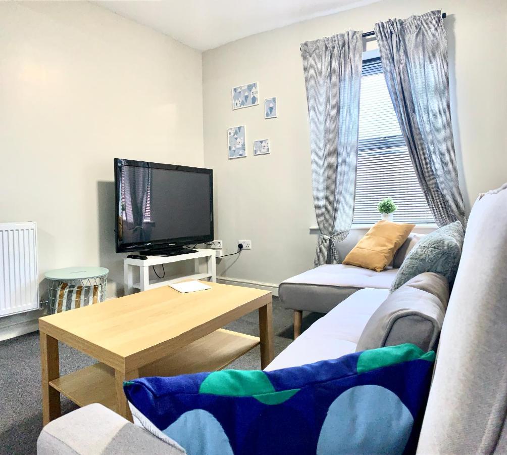 Free, Large Car Park Apartment Wakefield Luaran gambar