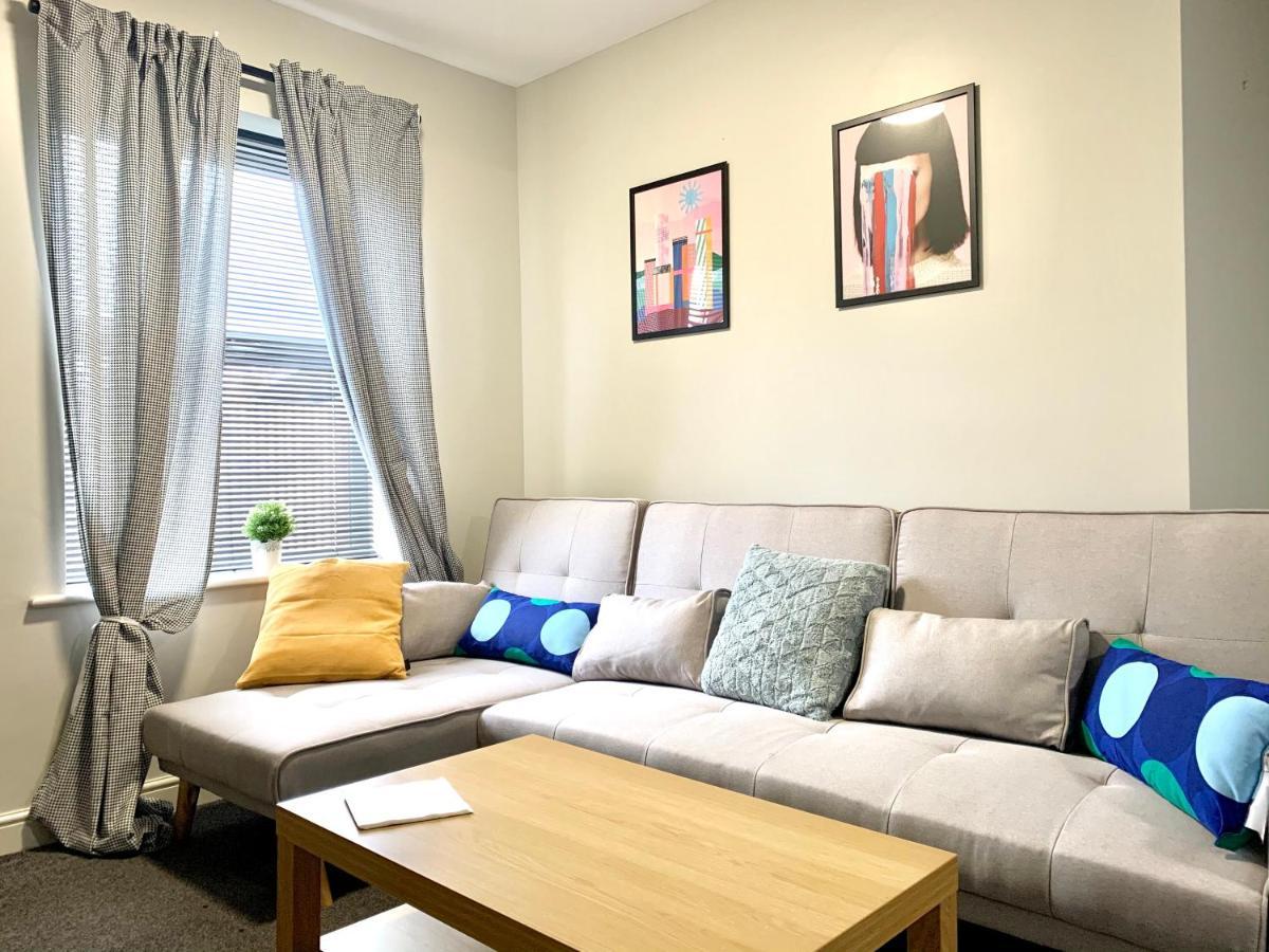 Free, Large Car Park Apartment Wakefield Luaran gambar